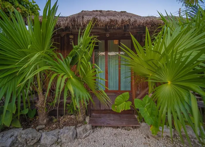 Selvaluz & * Tulum